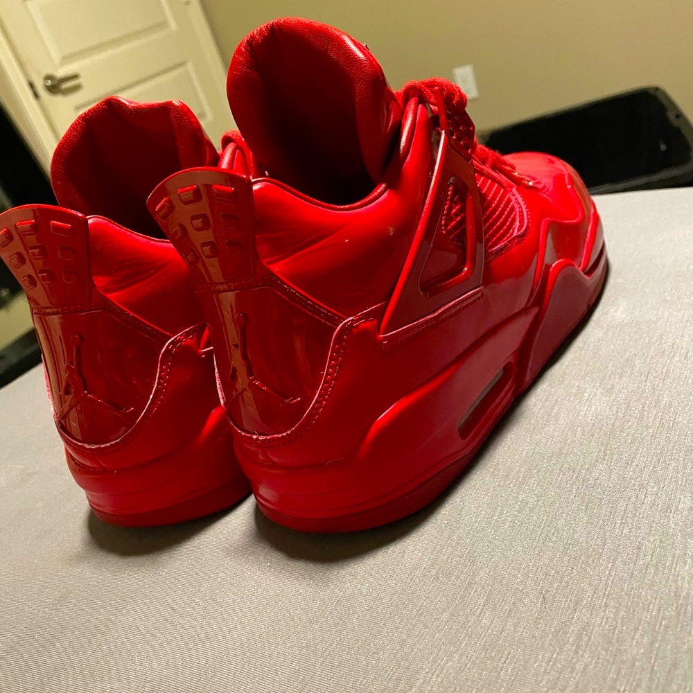 Jordan 4s LabRed - Picture 3 of 4